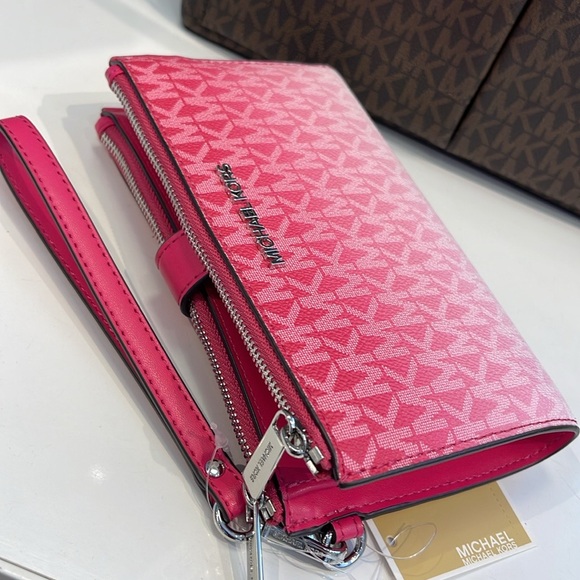 MICHAEL KORS
Jet Set Large Logo Signature Double-Zip Wristlet-Wallet-Phone Case - Picture 4 of 16